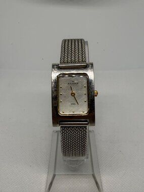 Skagen Denmark Women's Analog Watch Silver Tone Rectangle Mesh Band 20mm L064